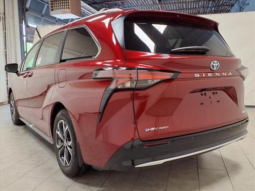 2025 Toyota Sienna Platinum 7 Passenger