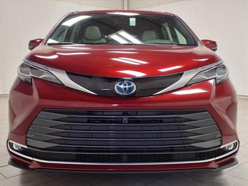 2025 Toyota Sienna Platinum 7 Passenger