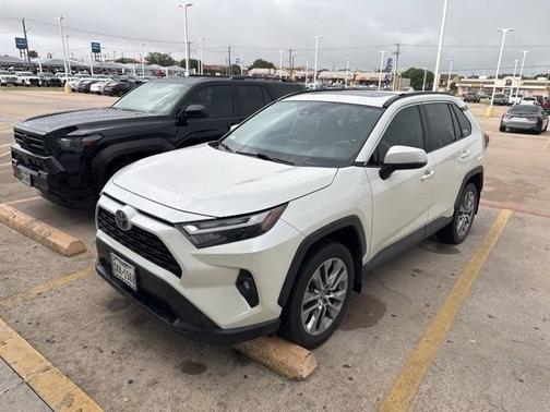 Blizzard Pearl 2022 Toyota RAV4 XLE Premium
