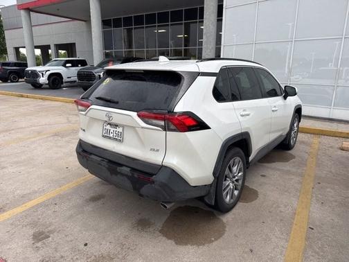 Blizzard Pearl 2022 Toyota RAV4 XLE Premium