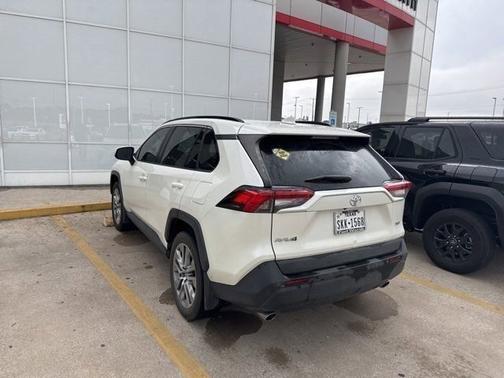 Blizzard Pearl 2022 Toyota RAV4 XLE Premium