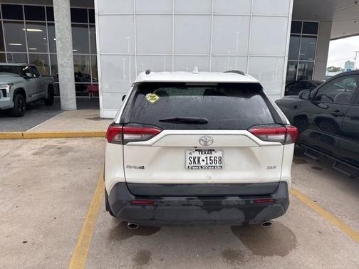 Blizzard Pearl 2022 Toyota RAV4 XLE Premium