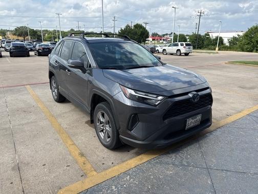 2022 Toyota RAV4 Hybrid XLE