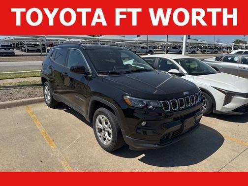 Diamond Black Crystal Pearlcoat 2025 Jeep Compass Latitude