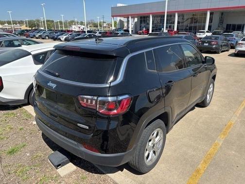 Diamond Black Crystal Pearlcoat 2025 Jeep Compass Latitude