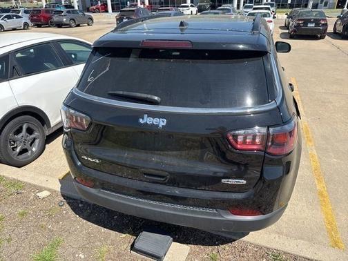 Diamond Black Crystal Pearlcoat 2025 Jeep Compass Latitude