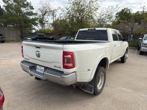 2019 RAM 3500 Laramie Crew Cab 4x4 8' Box
