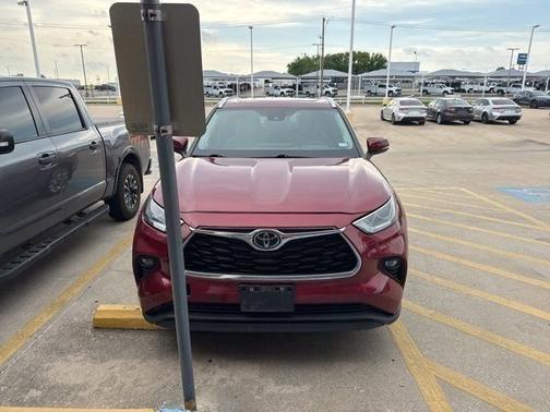 Ruby Flare Pearl 2023 Toyota Highlander Limited