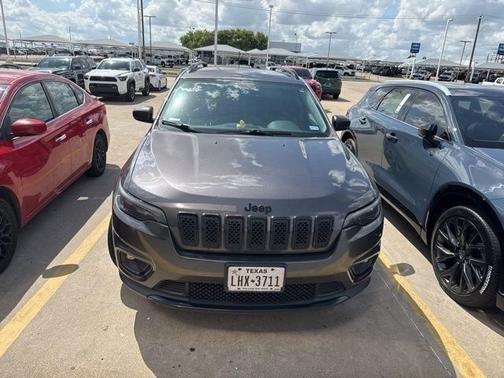 Granite Crystal Metallic Clearcoat 2019 Jeep Cherokee Altitude