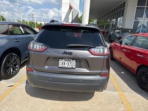 Granite Crystal Metallic Clearcoat 2019 Jeep Cherokee Altitude