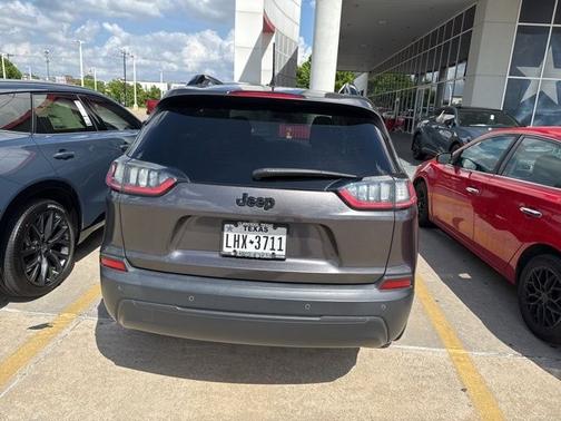 Granite Crystal Metallic Clearcoat 2019 Jeep Cherokee Altitude