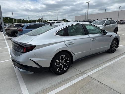 Aero Silver 2025 Hyundai SONATA SEL
