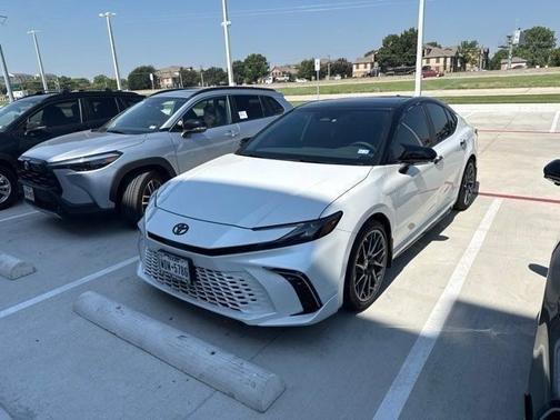 Wind Chill Pearl w/Midnight Black Metallic Roof 2026 Toyota Camry XSE