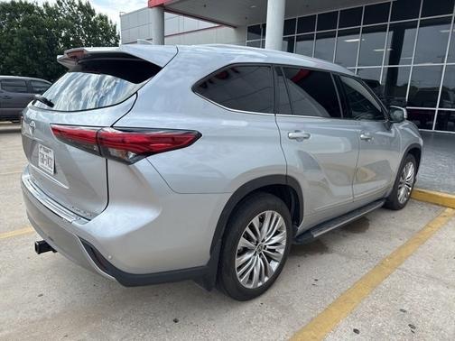 2023 Toyota Highlander Platinum
