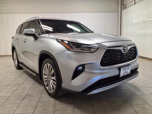 2023 Toyota Highlander Platinum