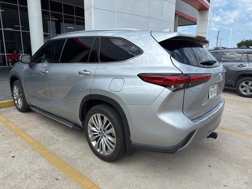 2023 Toyota Highlander Platinum