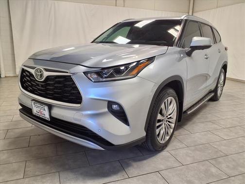 2023 Toyota Highlander Platinum