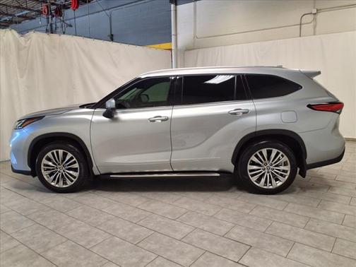 2023 Toyota Highlander Platinum