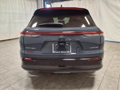 2025 Toyota Crown Signia XLE