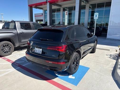 Mythos Black Metallic 2024 Audi Q5 45 S line Premium