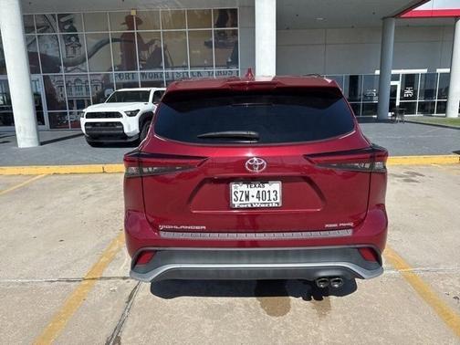 Ruby Flare Pearl 2023 Toyota Highlander XSE