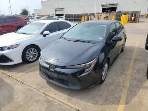 Photo 2 of 5 of 2020 Toyota Corolla LE