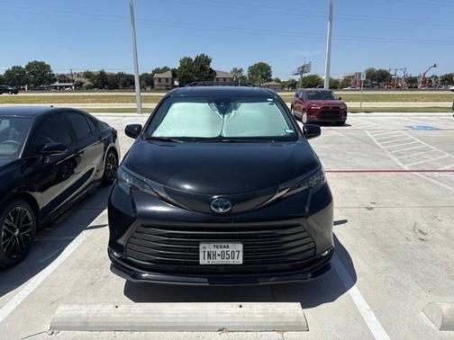 Midnight Black Metallic 2024 Toyota Sienna Woodland Edition
