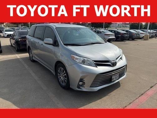 2020 Toyota Sienna XLE