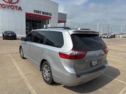 2020 Toyota Sienna XLE