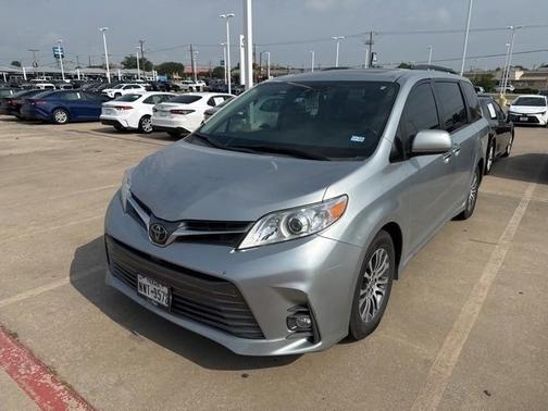2020 Toyota Sienna XLE