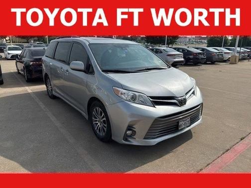 2020 Toyota Sienna XLE