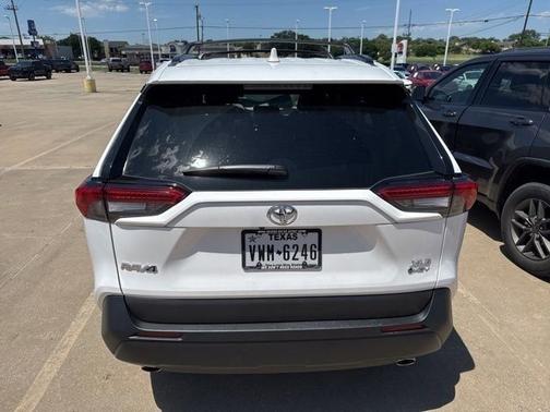 Ice Cap 2025 Toyota RAV4 Hybrid XLE