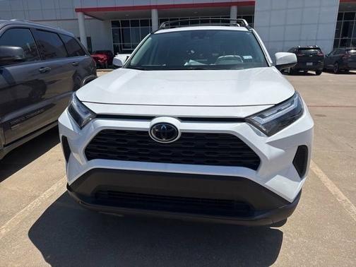 Ice Cap 2025 Toyota RAV4 Hybrid XLE