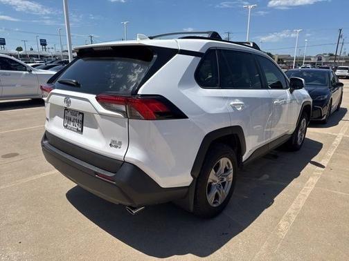 Ice Cap 2025 Toyota RAV4 Hybrid XLE