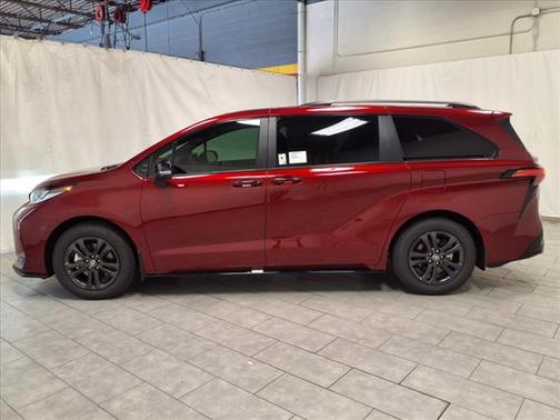 2025 Toyota Sienna XSE 7 Passenger