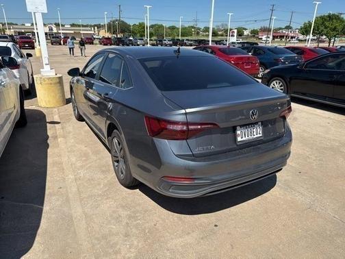 Platinum Gray Metallic 2024 Volkswagen Jetta 1.5T SE