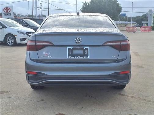 Platinum Gray Metallic 2024 Volkswagen Jetta 1.5T SE