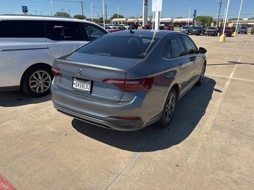 Platinum Gray Metallic 2024 Volkswagen Jetta 1.5T SE