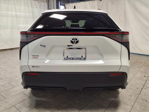 Wind Chill Pearl 2026 Toyota bZ XLE Plus