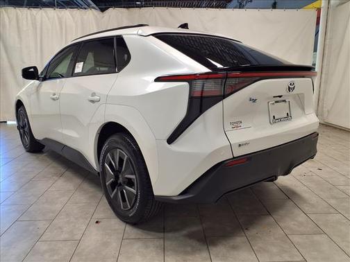 Wind Chill Pearl 2026 Toyota bZ XLE Plus