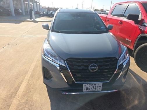 2022 Nissan Kicks SV