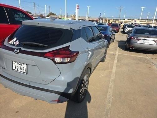 2022 Nissan Kicks SV