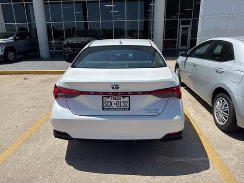 2021 Toyota Avalon Hybrid Limited