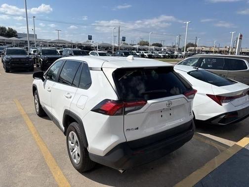 Ice Cap 2025 Toyota RAV4 LE