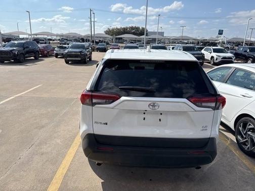 Ice Cap 2025 Toyota RAV4 LE