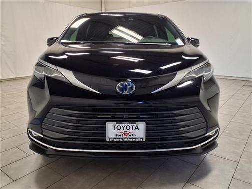 2025 Toyota Sienna Platinum 7 Passenger