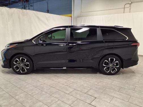 2025 Toyota Sienna Platinum 7 Passenger