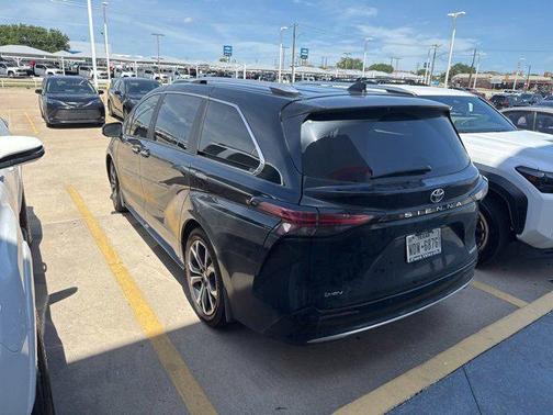 2025 Toyota Sienna Platinum 7 Passenger