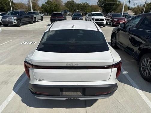 Snow White Pearl 2025 Kia K4 LXS