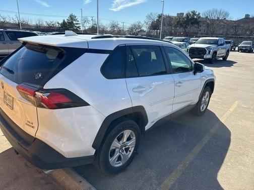 2021 Toyota RAV4 Hybrid XLE